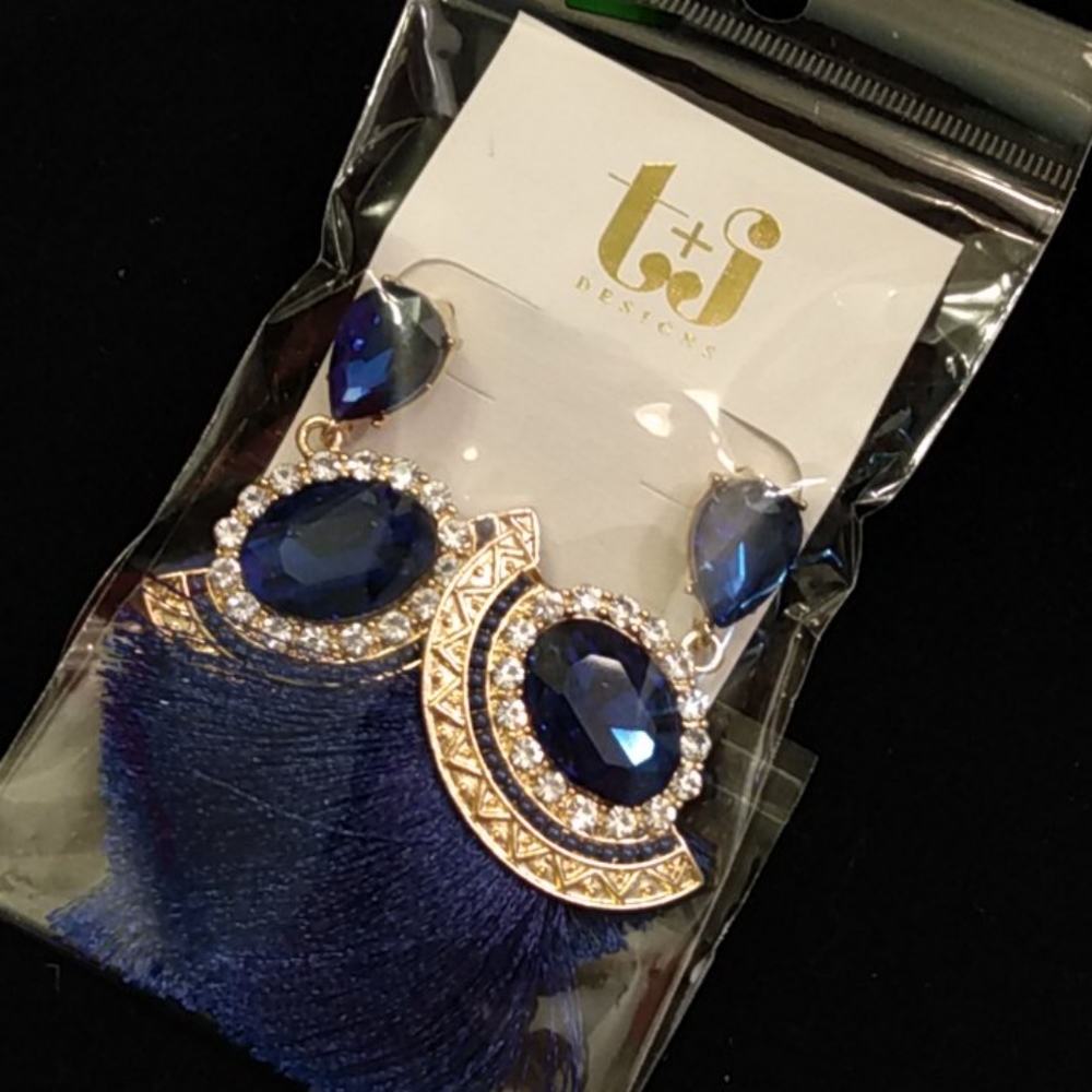T&J Designs Earring Set - Picture 2 of 4